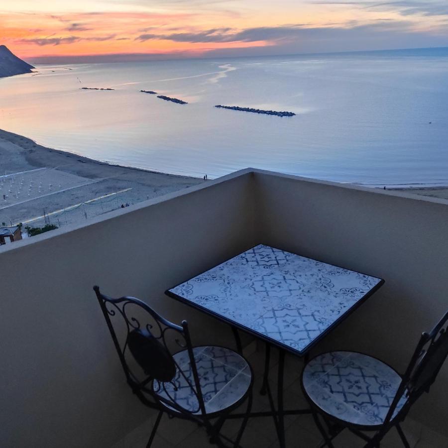 Tramonto In Baia Apartment Pesaro Exterior photo